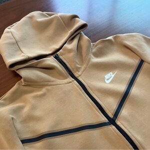 Men’s Nike tech fleece track suit. Khaki/tan size M